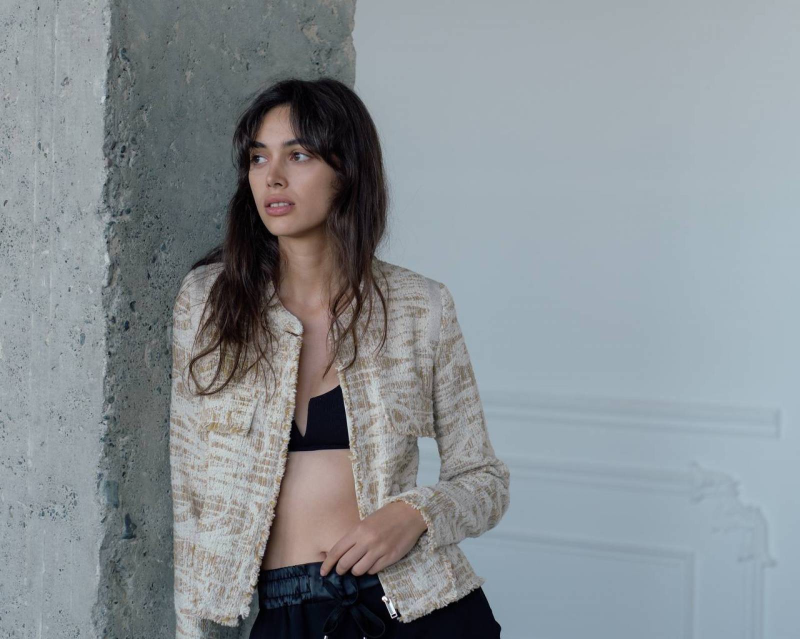 Blouson beige imprimé par Eva Kayan SS24 