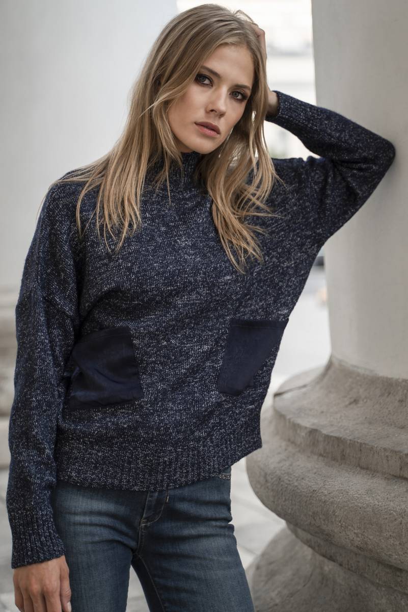 Pull gris en maille avec col 