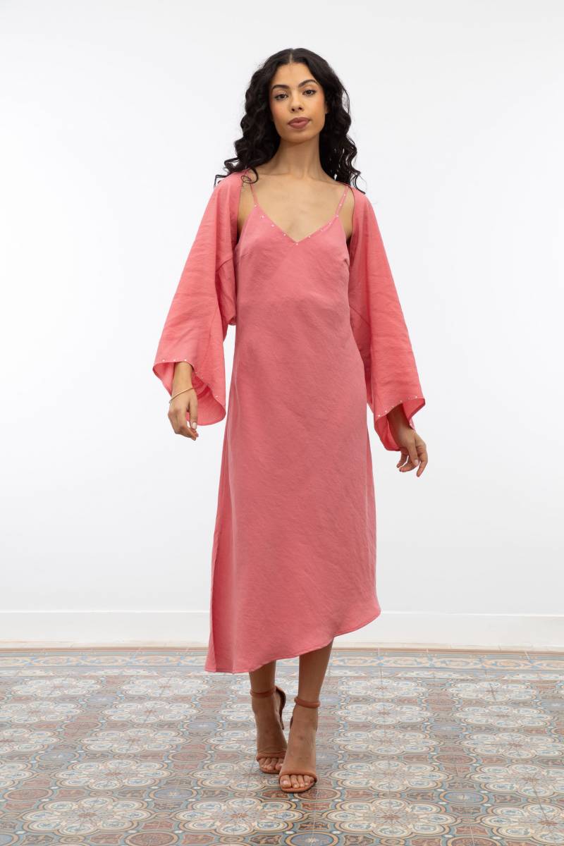 Boléro léger de couleur rose pour l'été