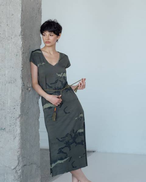 Robe imprimé camouflage par Eva Kayan SS24 