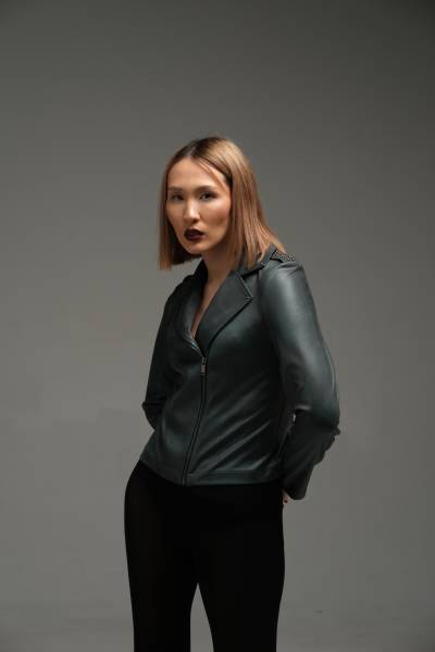 Veste Perfecto pour femme en jersey cuir couleur cèdre pour la nouvelle collection A/H 23